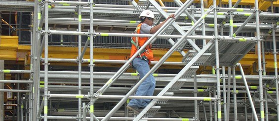 Acesso lateral BRIO na construção de edifícios