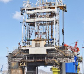 Plataformas de trabalho e acessos seguros na manutenção de plataformas de petróleo