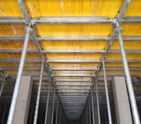 Espaço de trabalho seguro graças a uma estrutura muito estável e espaçosa.