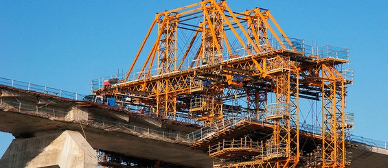 Carro de abas para ponte com núcleo metálico