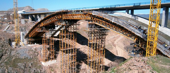 Treliça H-33 em estrutura na forma de arco