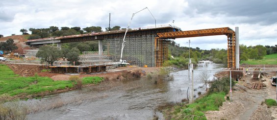 Treliça H-33 em cimbre porticada