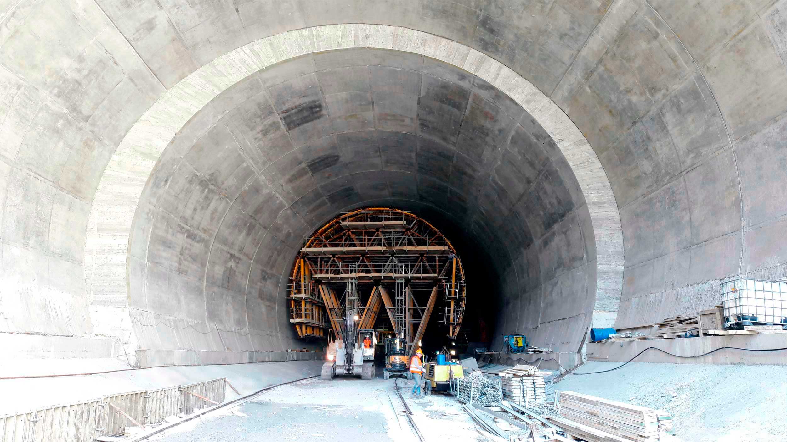 Cofragem para a construção de túneis, canais, galerias, etc.