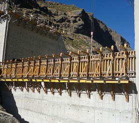 Console BMK na construção de barragens