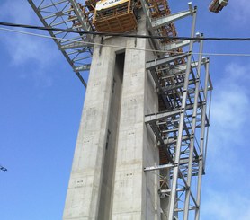 Torre Mirante do Centro de Exposições e Conderências, em Kielce, Polônia