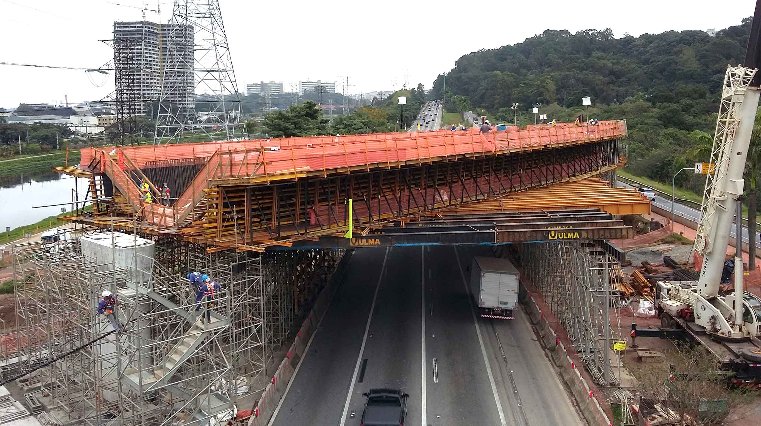 A Ponte Laguna faz parte do projeto da Operação Urbana Consorciada Água Espraiada que vai investir na região da Av. Roberto Marinho algo em torno de 4 bilhões de reais.