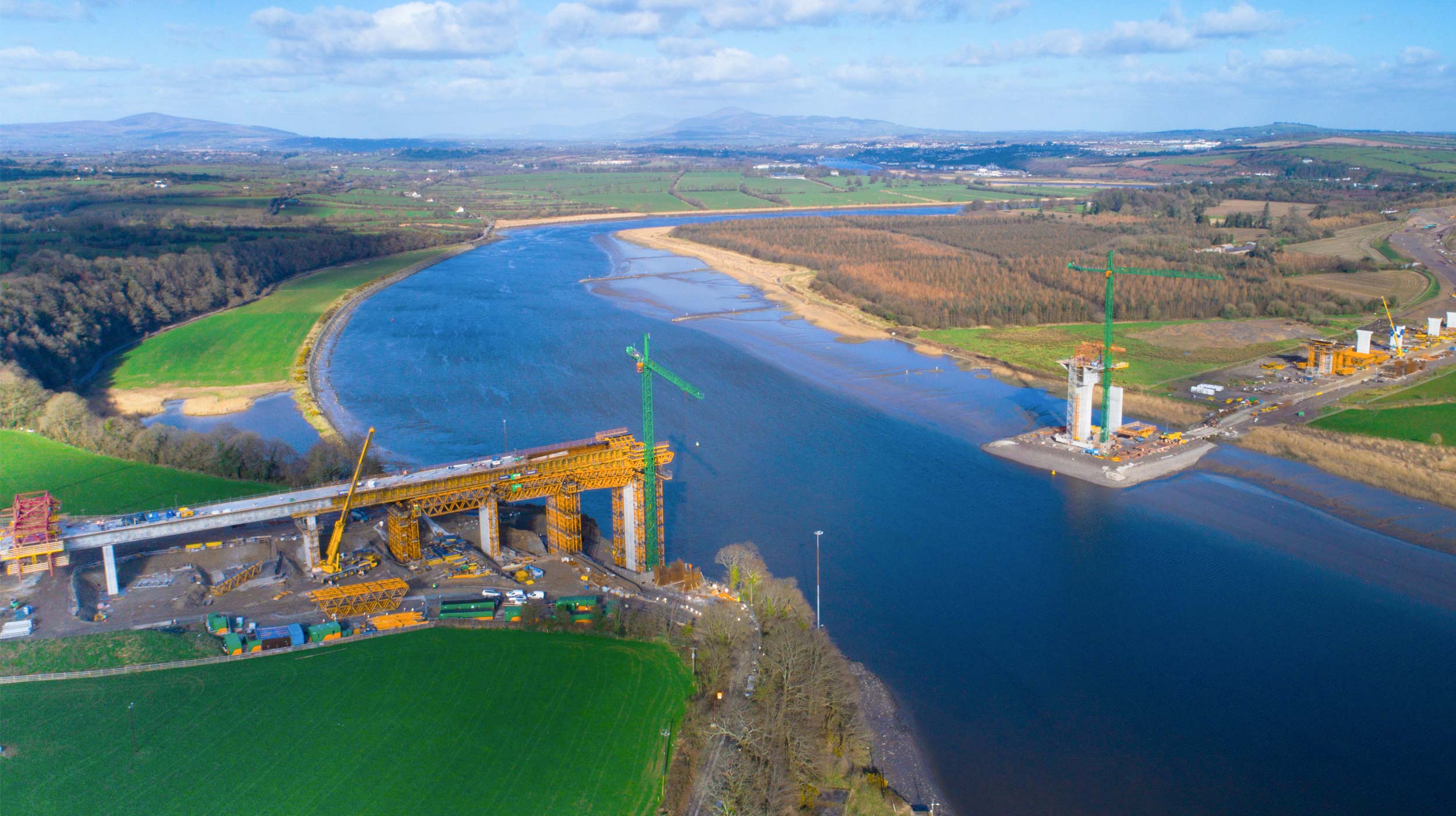 A ponte sobre o rio Barrow, é uma estrutura extradorsal de 887 metros que será a mais longa do mundo em sua categoria.