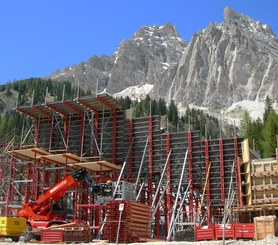 Ponte sobre o rio Rudavoi, Belluno, Itália