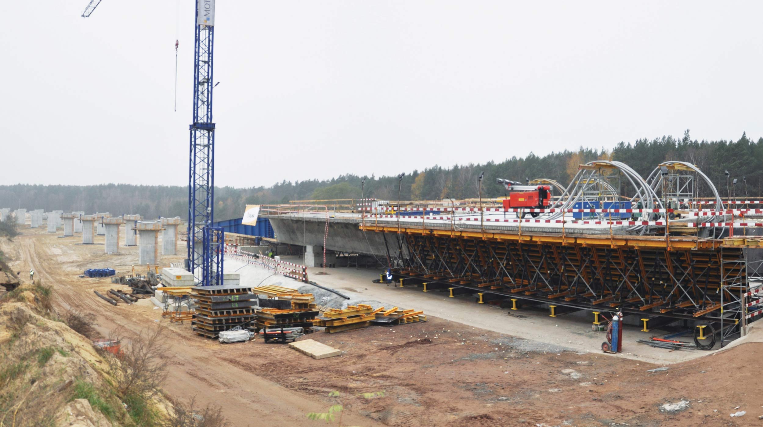 Faz parte da Rodovia S3, que unirá o mar Báltico com a República Checa.