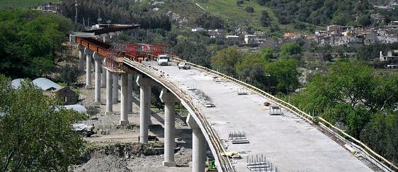 Viaduto Platì, Calábria, Itália