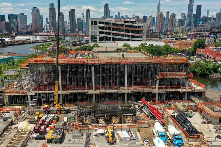 Estacionamento em altura em Long Island City, Nova Iorque, EUA.