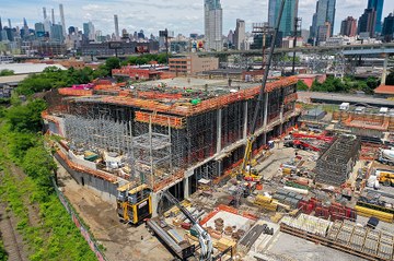 Estacionamento em altura em Long Island City, Nova Iorque, EUA.