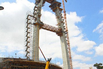 Cofragens e escoramentos inovadores na ponte estaiada do Arco da Inovação