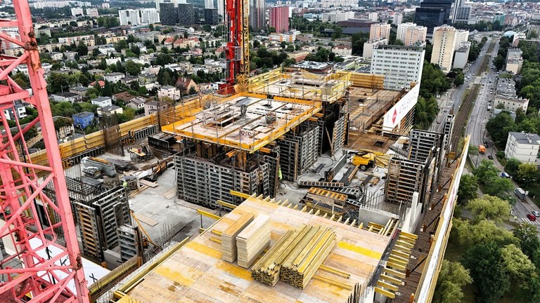 Construção em altura em Katowice: tecnologia de cofragem em arranha-céus